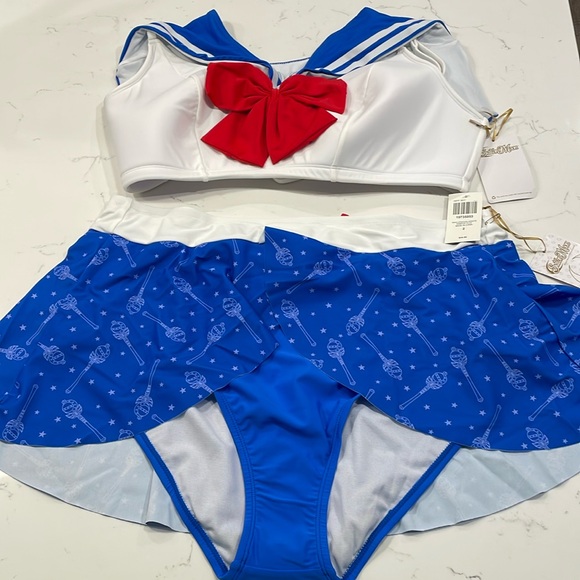 NWT Hot Topic Sailor Moon 2 Piece Plus Size Swimsuit Bikini - Size 2 - Picture 1 of 9